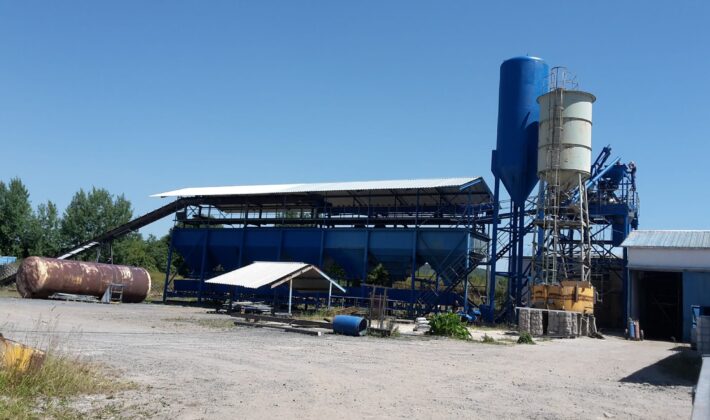 Production of silos and belt conveyors for a concrete plant